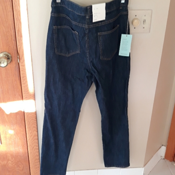 High Rise Skinny Jeans - Picture 3 of 5